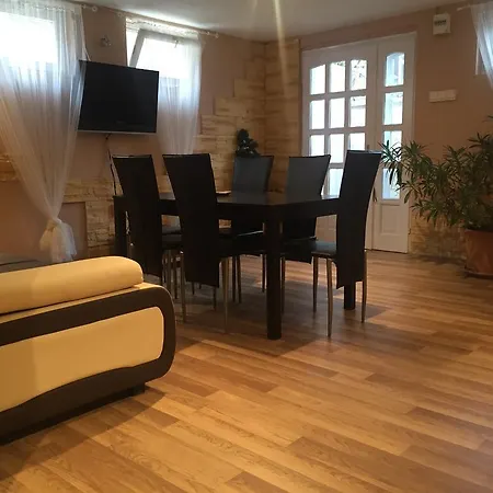 Maison d'hôtes Smeraldo Kastely Szallo Siófok