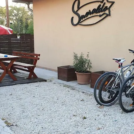 Smeraldo Kastely Szallo Maison d'hôtes *